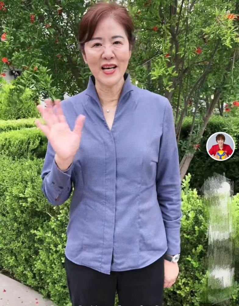 《无伴奏》按照小池真谛子的同名小说改编，讲述1969 年，学运高潮舒展日本各年夜学，也是改变高中生响子人生的一年。她介入拔除礼服活动，沉醉在哲学与诗歌裡。有天，她在名为「无伴奏」的咖啡馆裡碰见年夜学生阿涉，被他神祕又忧鬱的气质吸引，两人敏捷坠进爱河。他们与阿涉的老友右之介和艾玛，成天窝在专属的小屋会商文学和音乐，浸淫在文艺的夸姣中。直到某夜，响子在小屋撞见使人震动的一幕，也看见了恋爱与抱负的虚无素质。